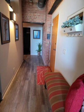 COOL SOUTH LOOP LOFT 5 MIN TO MCCORMICK & LOOP